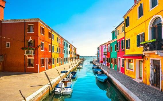 From Venice: Murano & Burano Guided Tour by Private Boat