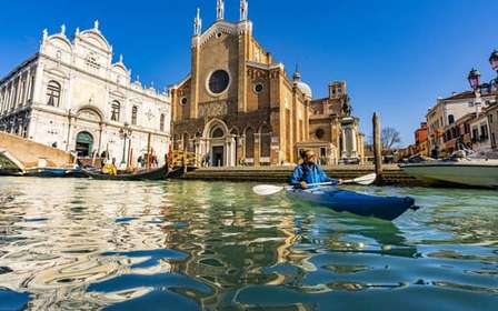 Excursión Cultural en Kayak: Descubriendo los Canales de la Ciudad
