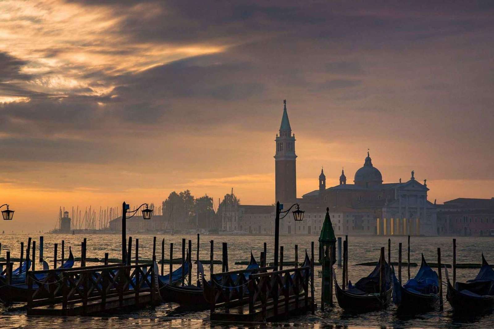 Ghost tour in Venice through hidden squares and alleys