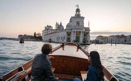 Tour privado y romántico de Venecia en barco histórico