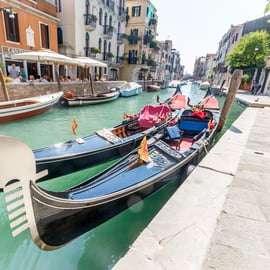 Passeio de gôndola compartilhado em Veneza pelo Grande Canal