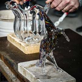 Visita à fábrica de vidro de Murano de táxi aquático
