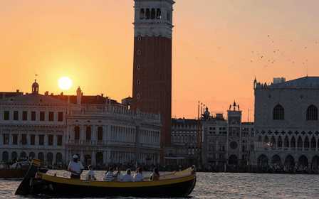 Venecia: Crucero al Atardecer en Barco Típico Veneciano