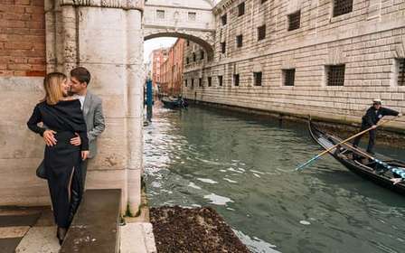 Venecia atemporal: Sesión de fotos de lujo con un fotógrafo local