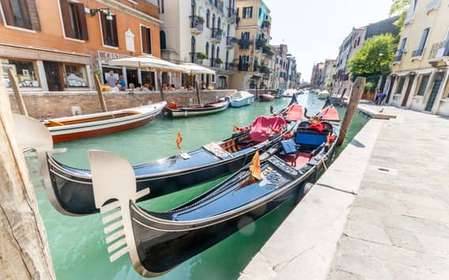Venice: Traditional Shared Gondola Ride