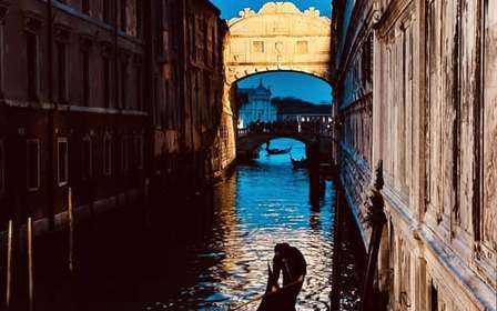 Paseo romántico en góndola en Venecia con audioguía