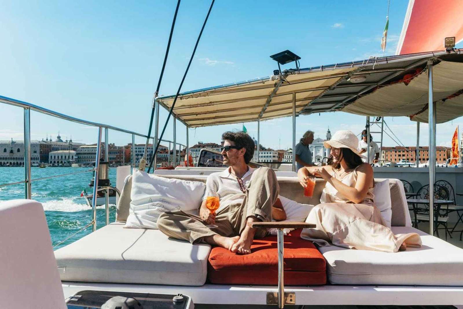 Venecia: Crucero en catamarán por la laguna con música y bebidas