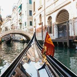 Plavba gondolou po Canal Grande s výkladem v aplikaci a VR