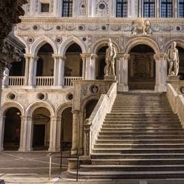 Benátky: Dóžecí palác, Most vzdechů a věznice – prohlídka s průvodcem
