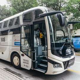 Autobus z letiště Treviso do Benátek a Mestre