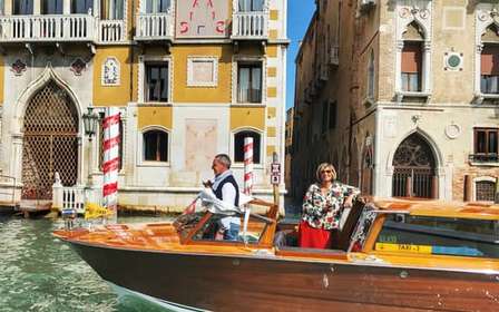 Venecia: Traslado privado desde la estación de tren en taxi acuático