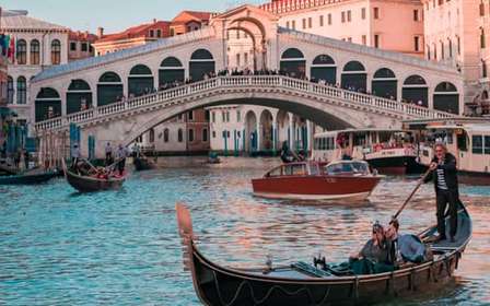 Venecia: tour privado en góndola por los canales y cristal de Murano