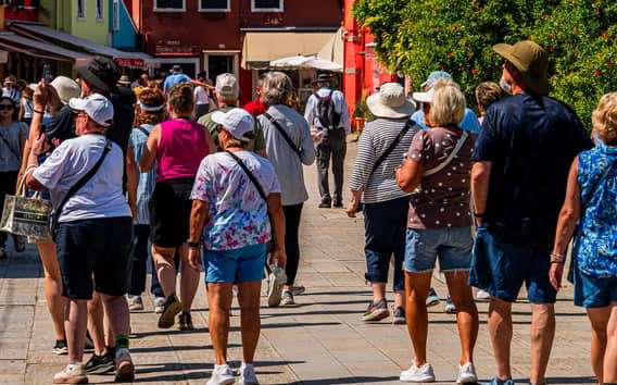 Výlet na Murano a Burano s návštěvou sklárny a terasou lodi