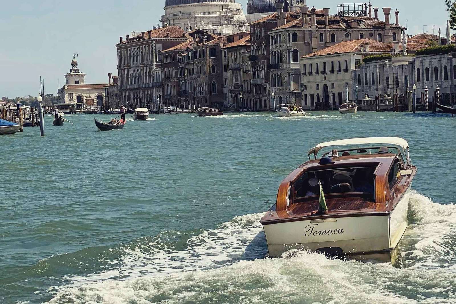 Visita à fábrica de vidro de Murano de táxi aquático