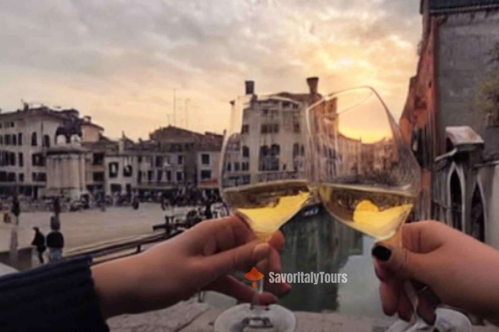 Venice: Sunset Walking Tour with Food and Wine Tastings