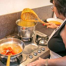 Treviso: Clase de cocina de pasta y tiramisú en casa de un lugareño