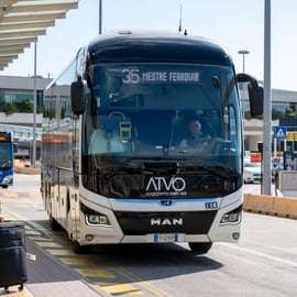 Ônibus expresso do Aeroporto Marco Polo à estação de Mestre