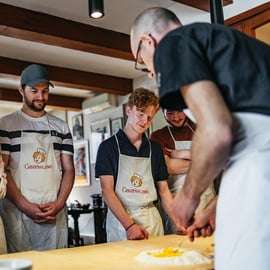 Venecia: Clase de cocina de pasta y tiramisú en casa de un lugareño