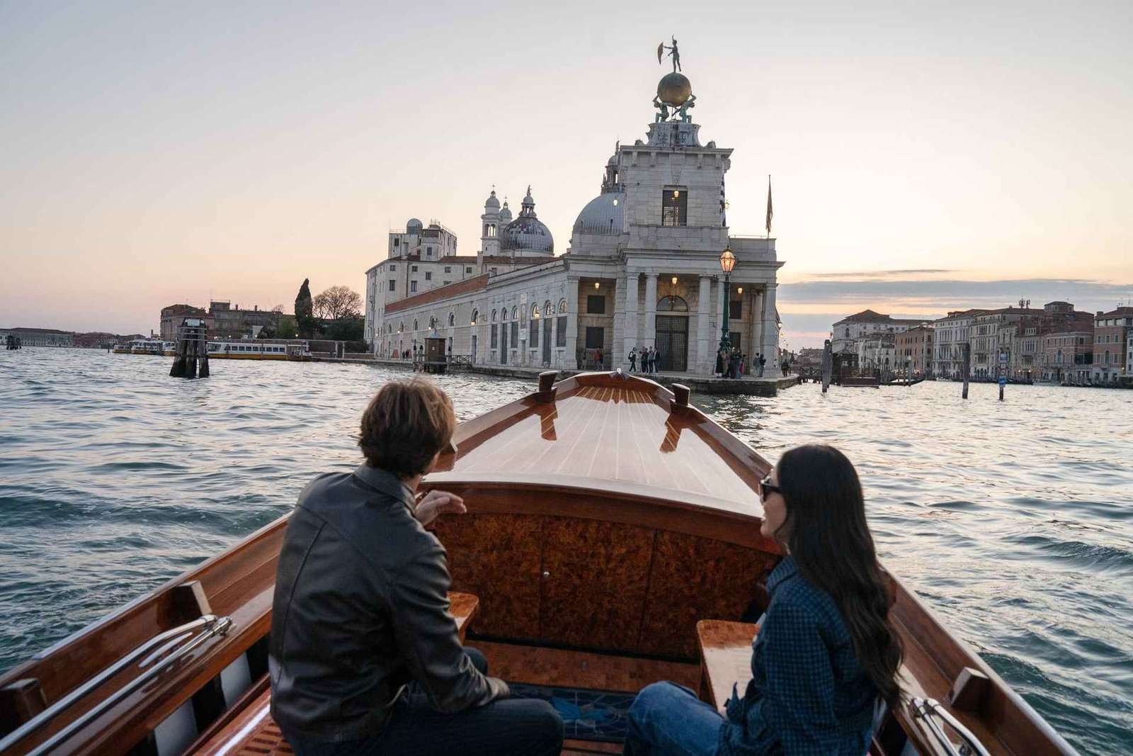 Tour privado y romántico de Venecia en barco histórico