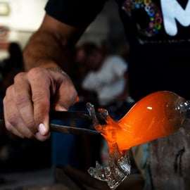 Espectáculo de Soplado de Vidrio Visita la Fábrica y Exposición de Vidrio de Murano OMG
