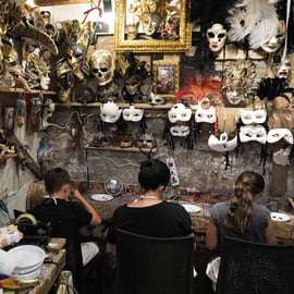 Workshop för venetianska masker i Venedig och Dogepalatset