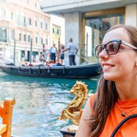 Passeio de gôndola compartilhado em Veneza pelo Grande Canal