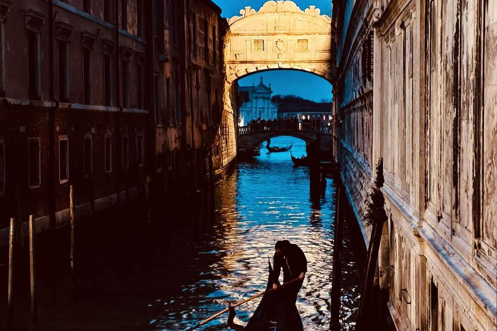 Private Gondelfahrt Venedig unter der Seufzerbrücke